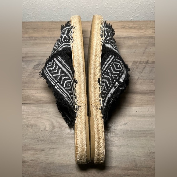 Minnetonka Women's Pepper Slip on Sandals,Black Frayed Crossband,Size 10? - Picture 6 of 13